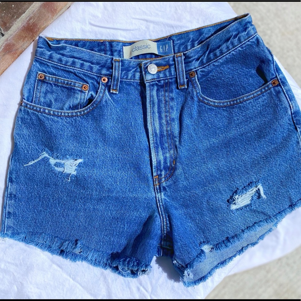 Vintage Gap Blue Jean Cutoff’s